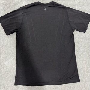 Lululemon Black Metal Vent Short Sleeve Tee (L)